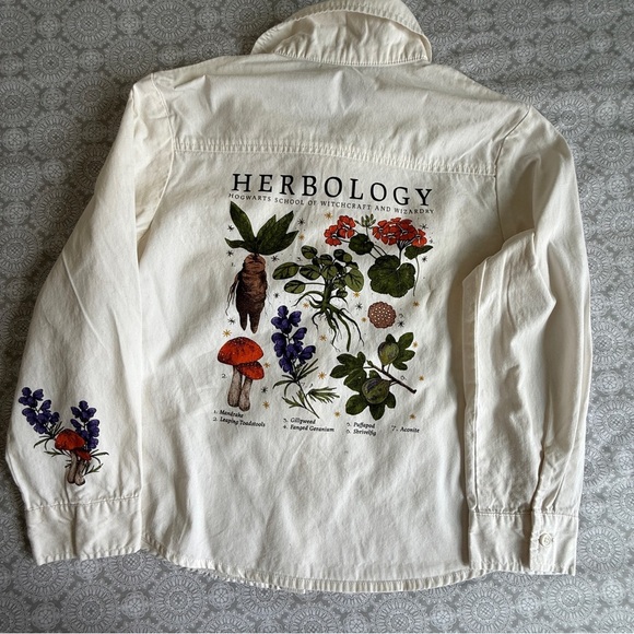 Harry Potter Herbology Button-Up Shirt Size Medium (M/8) - Picture 5 of 7